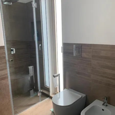 In Con Idromassaggio * בלסטראטה