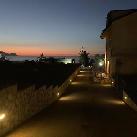 In Con Idromassaggio וילה